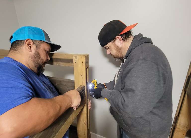 More puttun stuff together.  